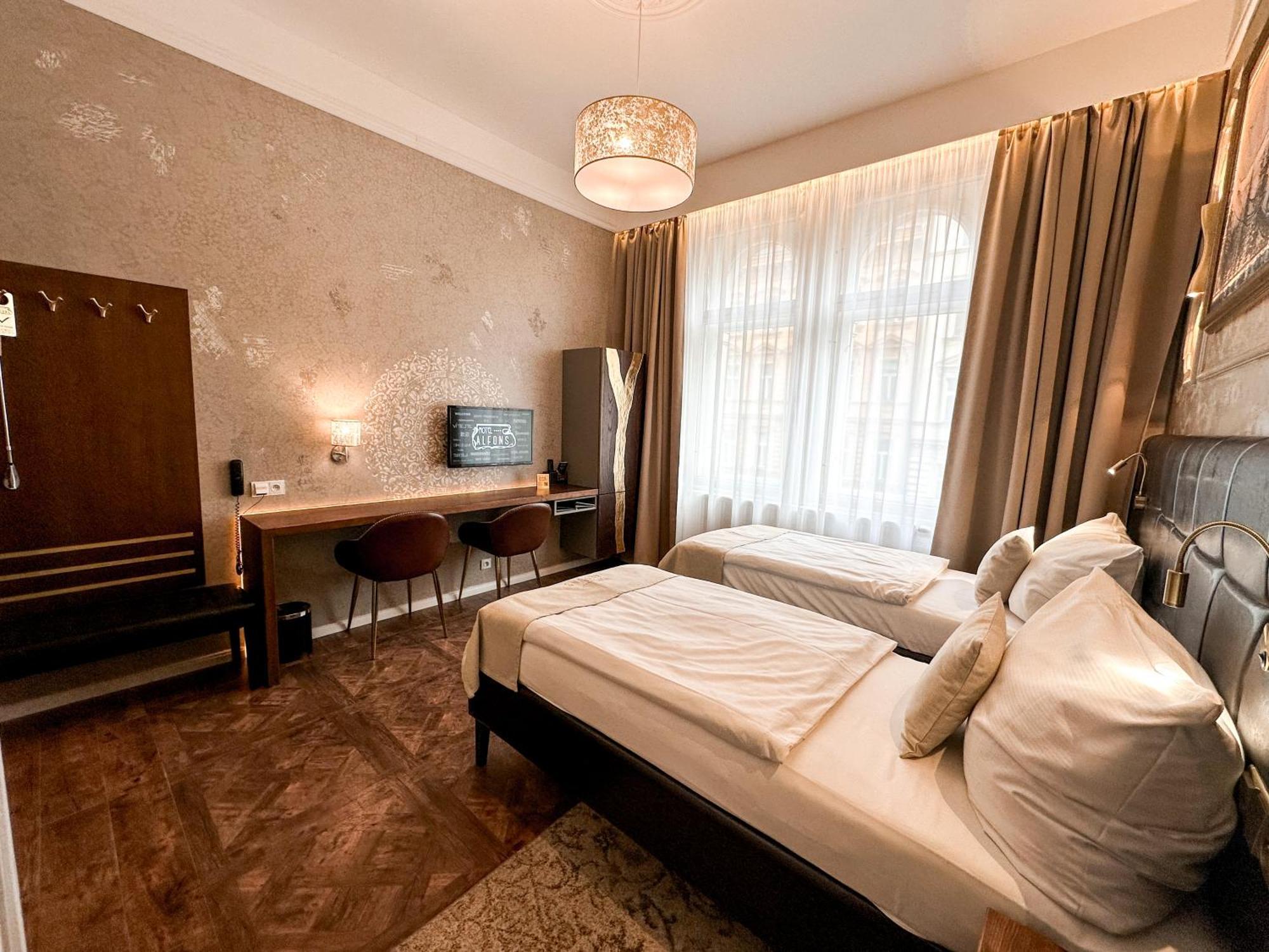 อัลฟอนส์ บูติก โฮเทล Hotel ปราก ภายนอก รูปภาพ